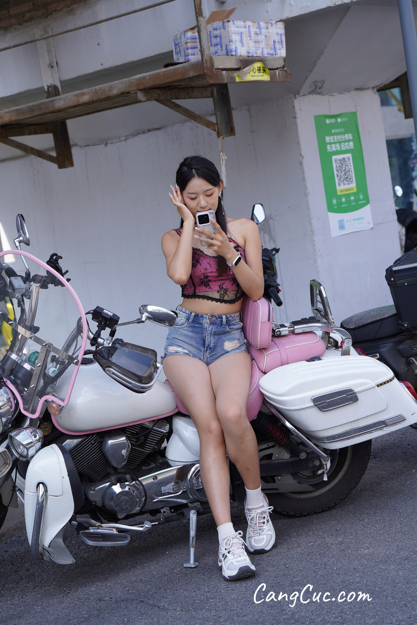 [精选街拍作品] No.3615 一始街拍作品 – 牛仔热裤美女