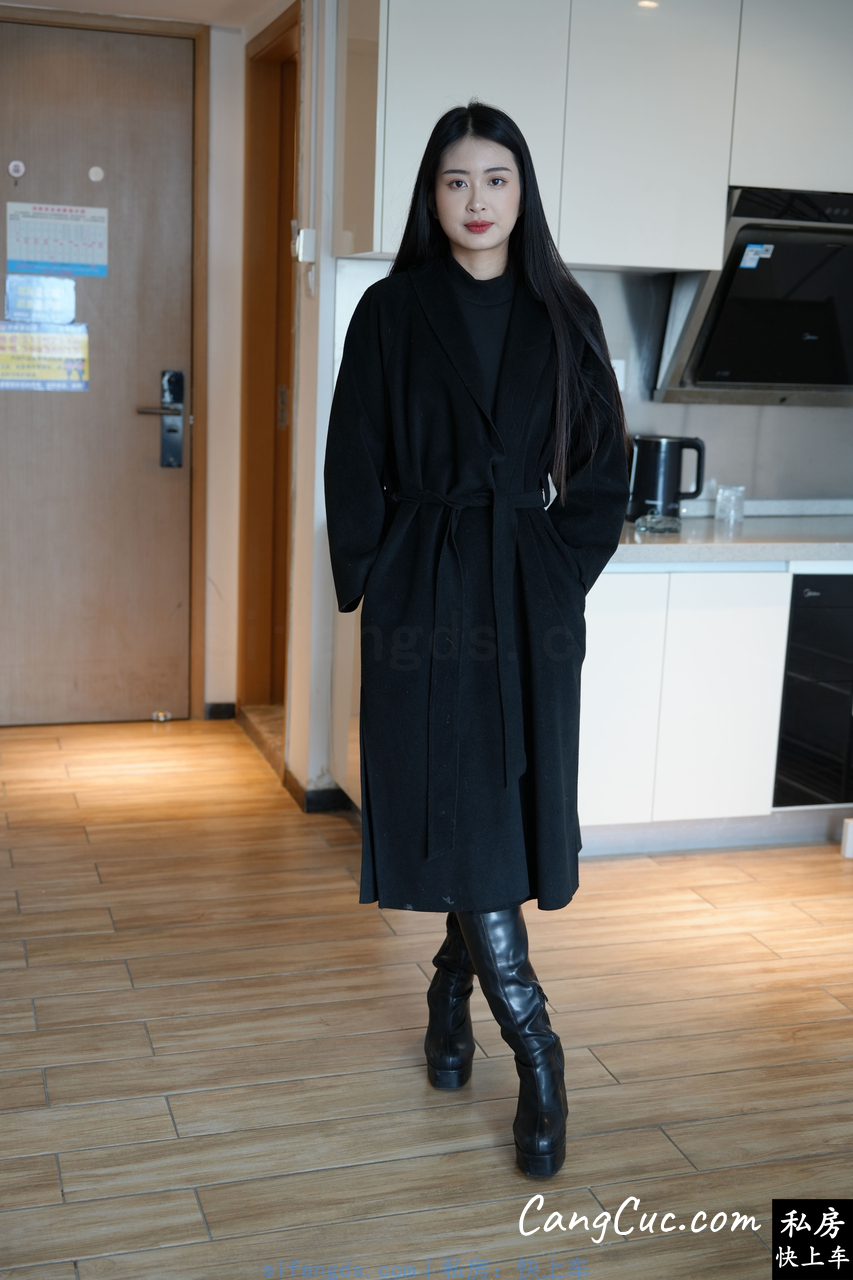 [Private Photoshoot] 芯芯 – 紧身裙包裹着的极品御姐 全尺度私拍