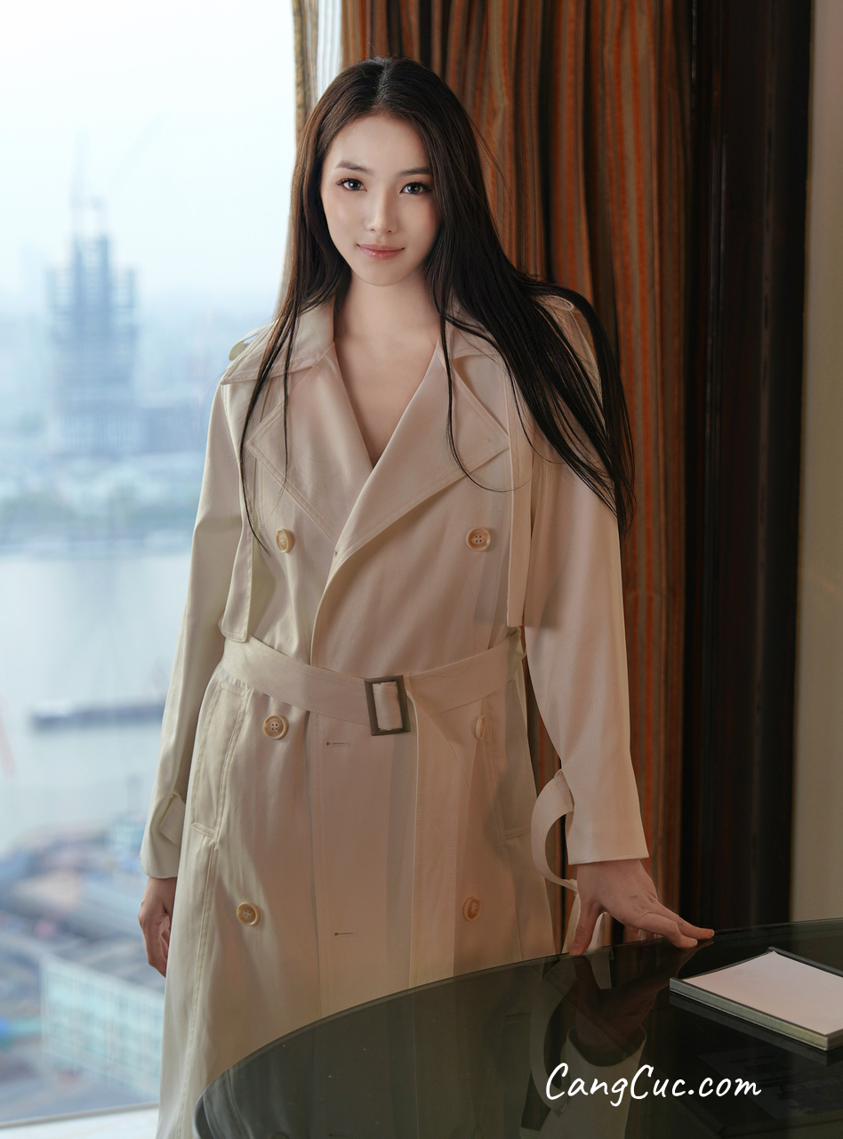 [XR Uncensored] 娅轩ELVA – R18 秀人网模特 风衣下的红色诱惑