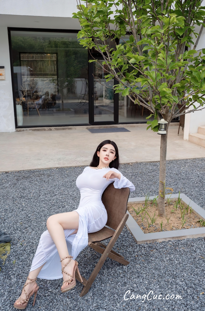 [XR Uncensored] 潘思沁 – R18 秀人网模特 庭院中的春色