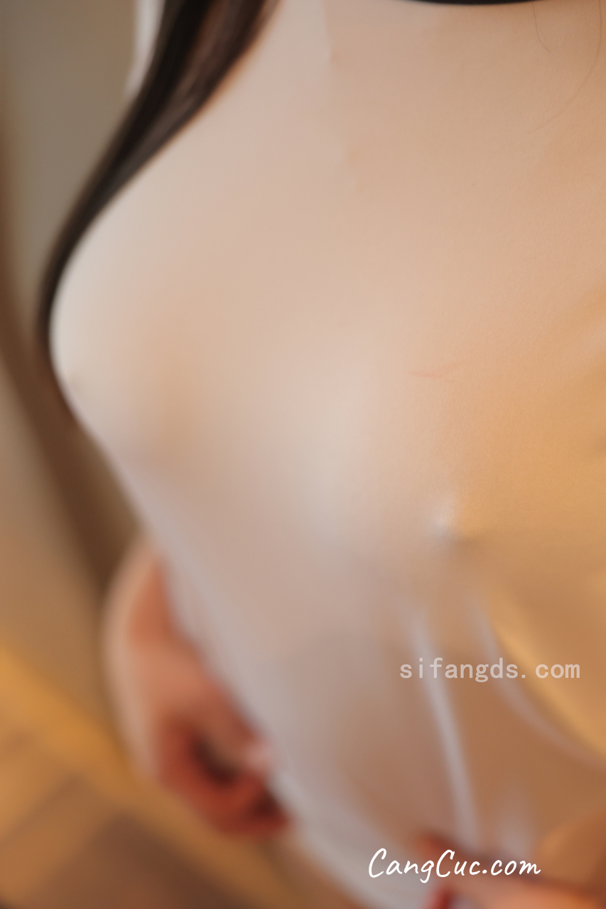 [XR Uncensored] 爱酱里 – R18 秀人网模特 浴缸JK