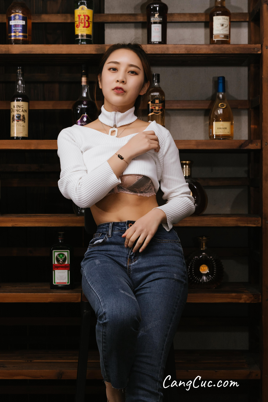 [XR Uncensored] Qiao Yi Lin (乔依琳) – R18 秀人网模特 酒窖中的爱抚