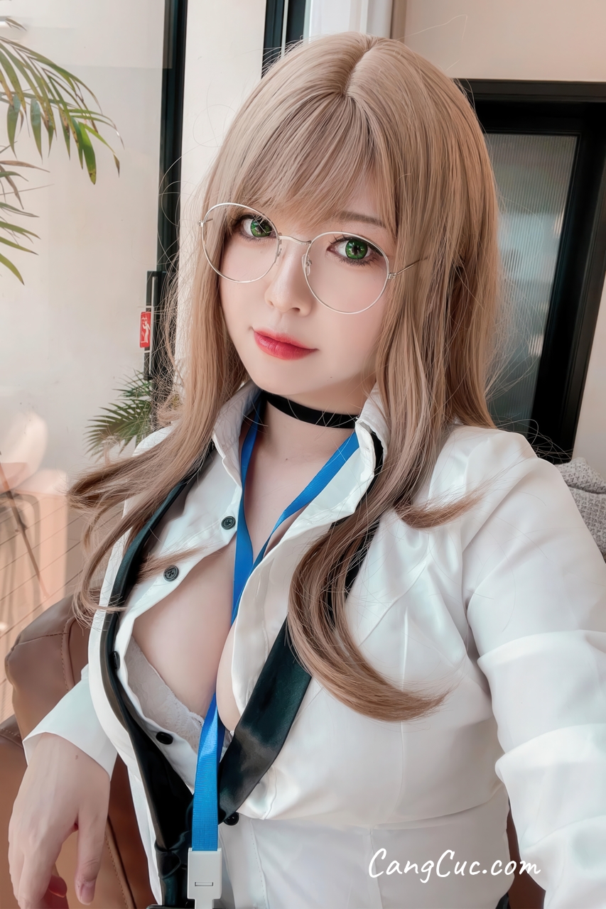 Coser@半半子 – Nikke胜利女神 艾玛秘书