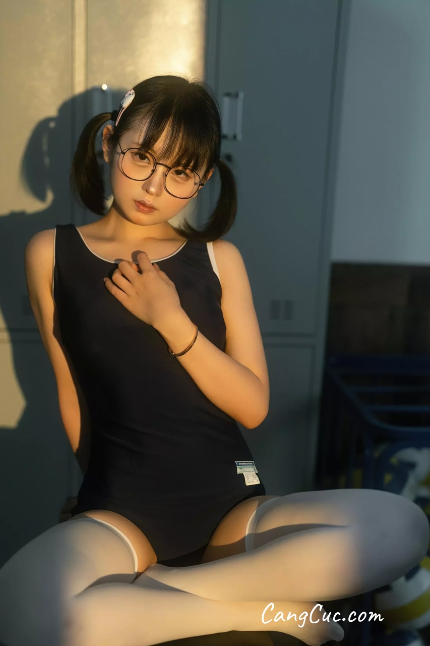 Coser@幼水铃衣 – 午间更衣室