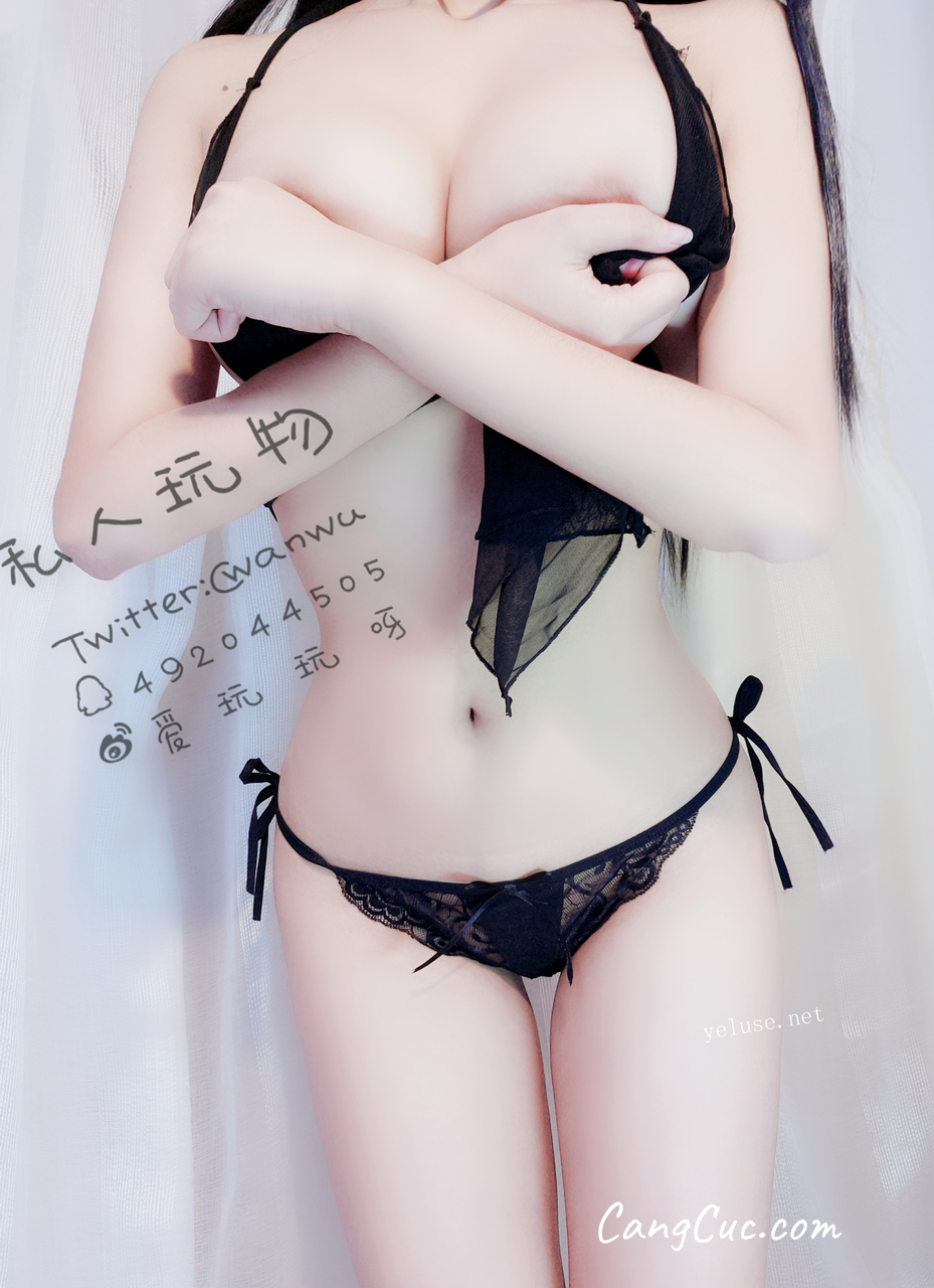 Coser@私人玩物 – 性感情趣深V吊带黑裙子