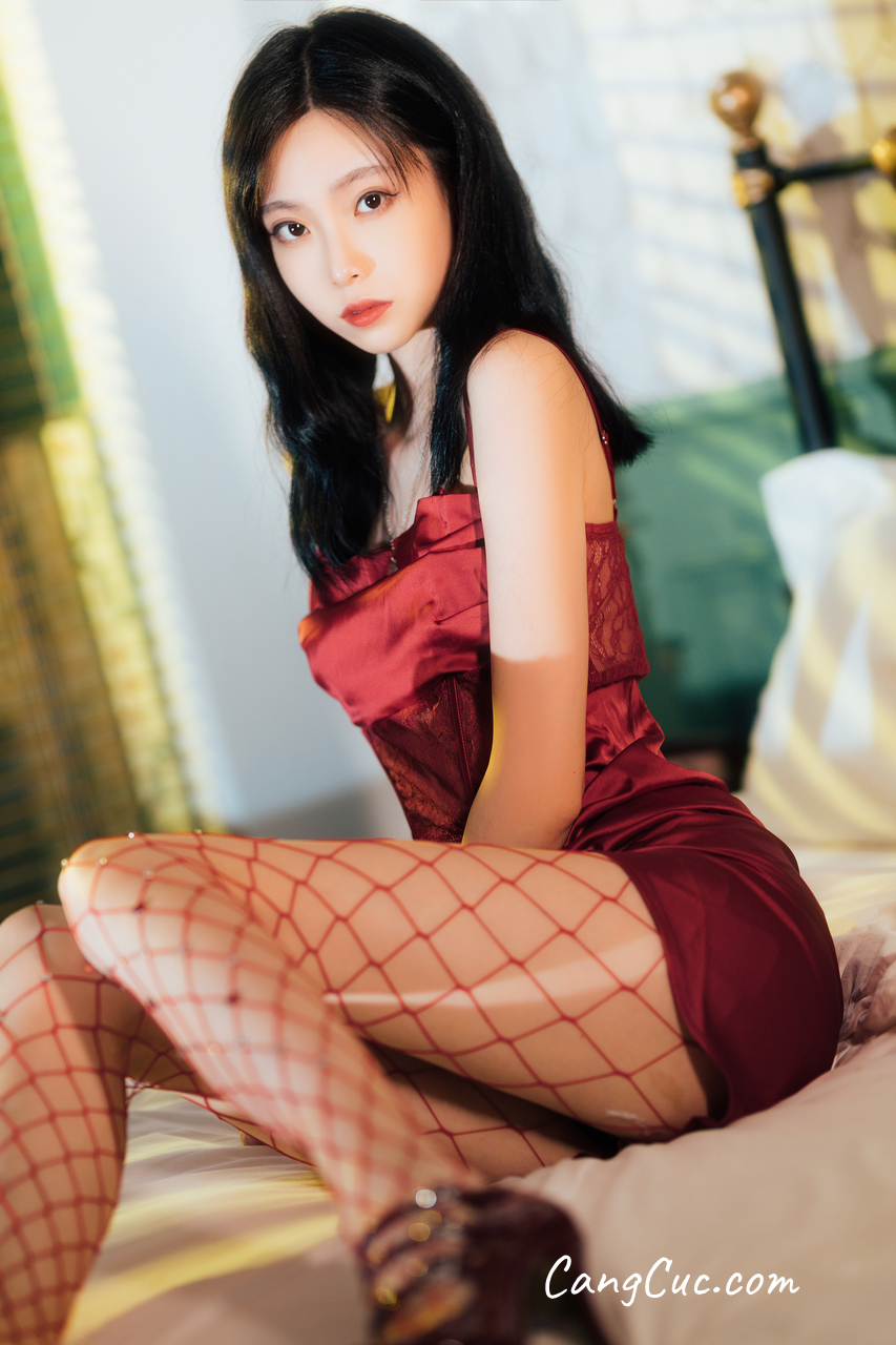 Coser@许岚LAN – 网袜红裙