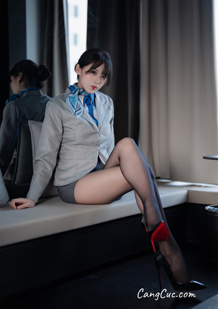 Coser@轩萧学姐 – 空姐室内黑丝