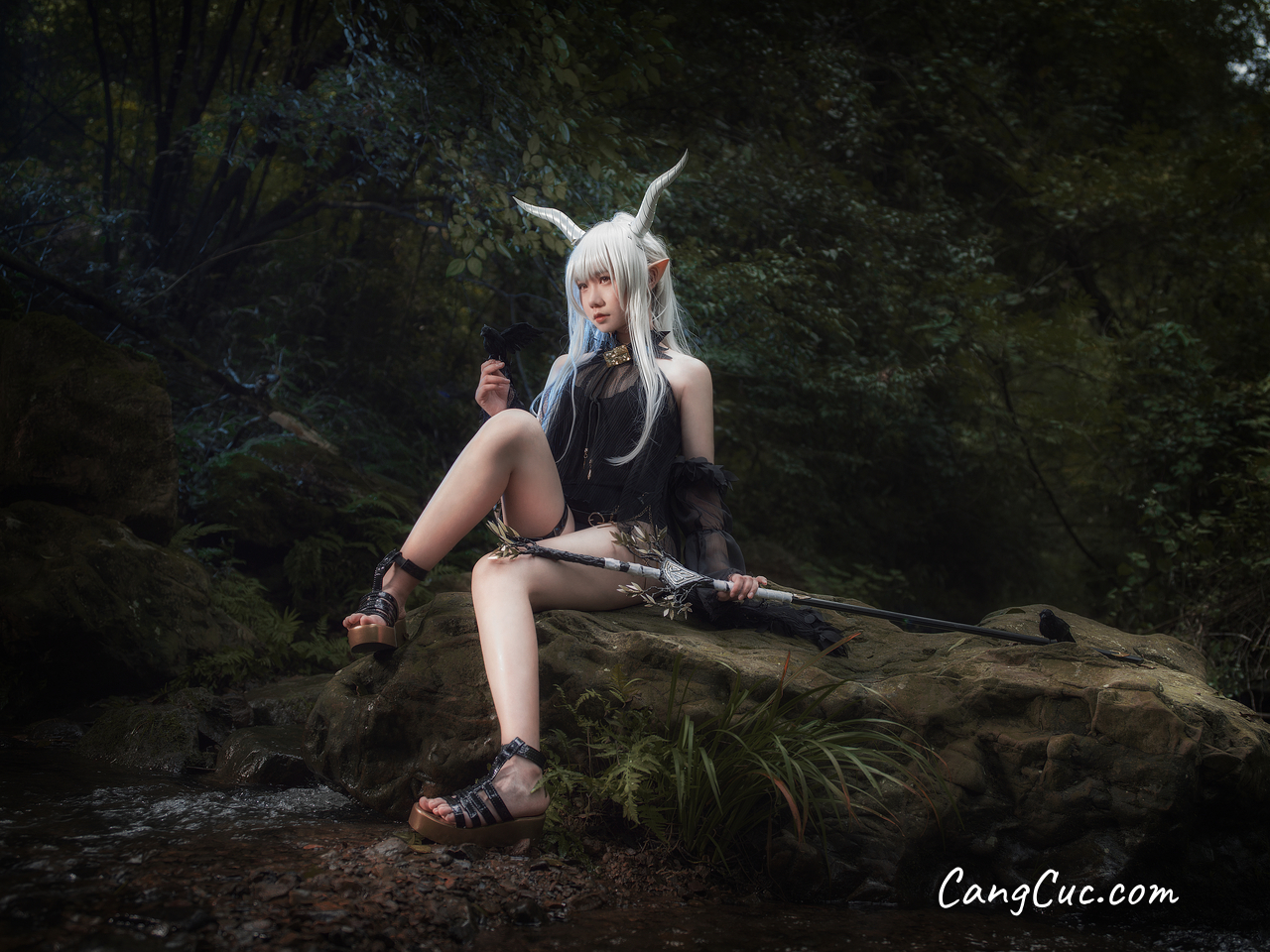 Coser@麻花麻花酱 – 闪灵泳装
