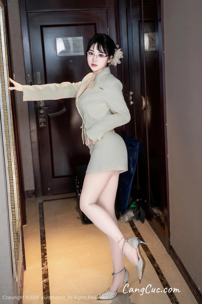 XIUREN No.8717 汐汐爱吃草莓