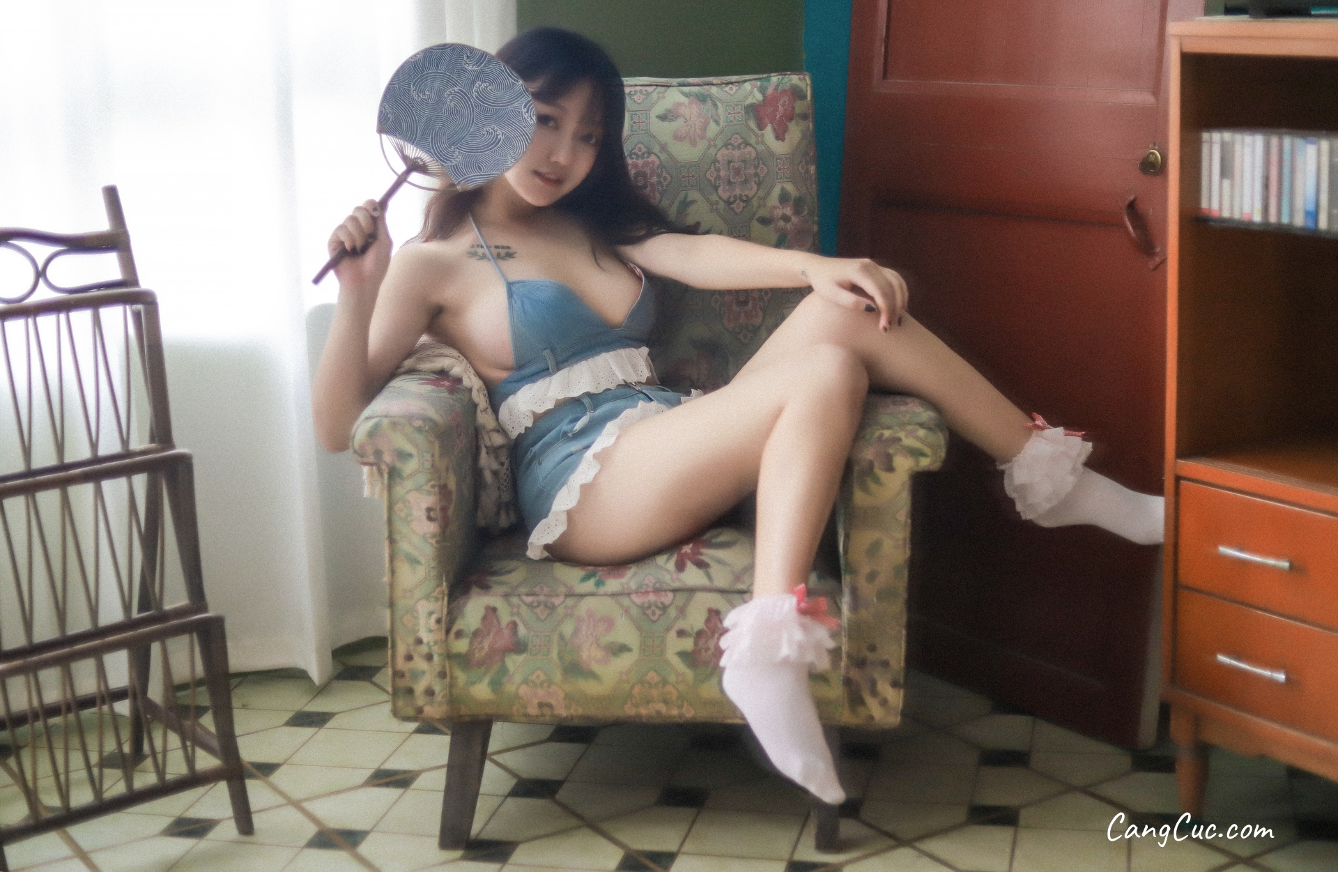 Coser@奇行家狗崽: 桃子听蝉