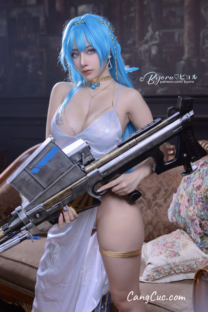 Coser@Byoru: Helm NIKKE