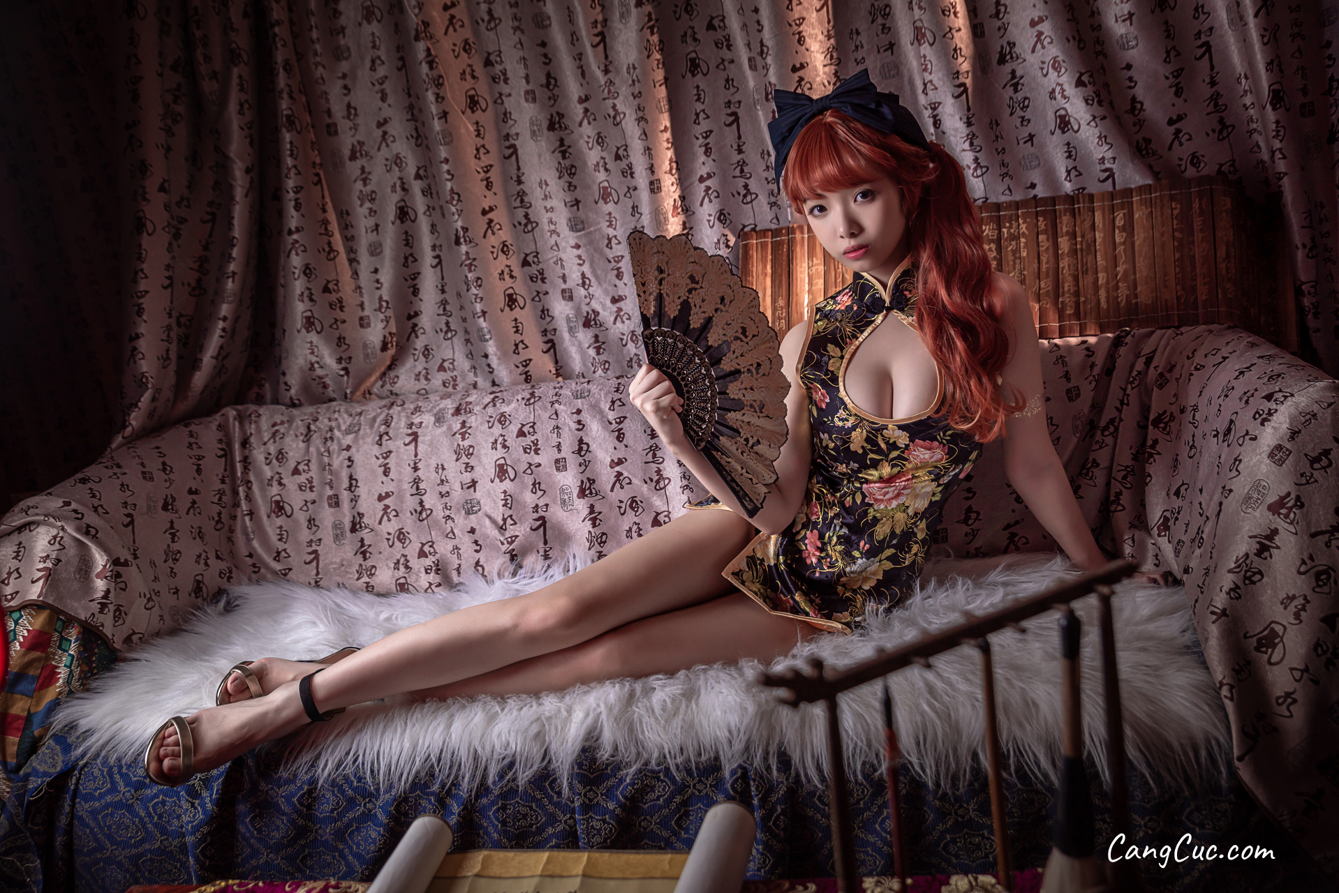 Coser@雯妹不讲道理 No.008: 低胸果足