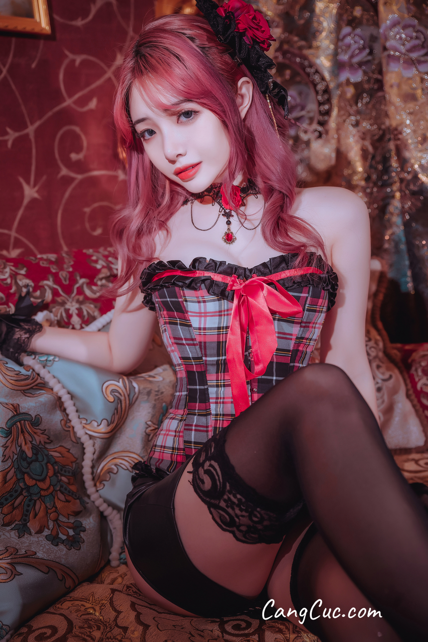 Coser@雯妹不讲道理 No.029: 红黑格子