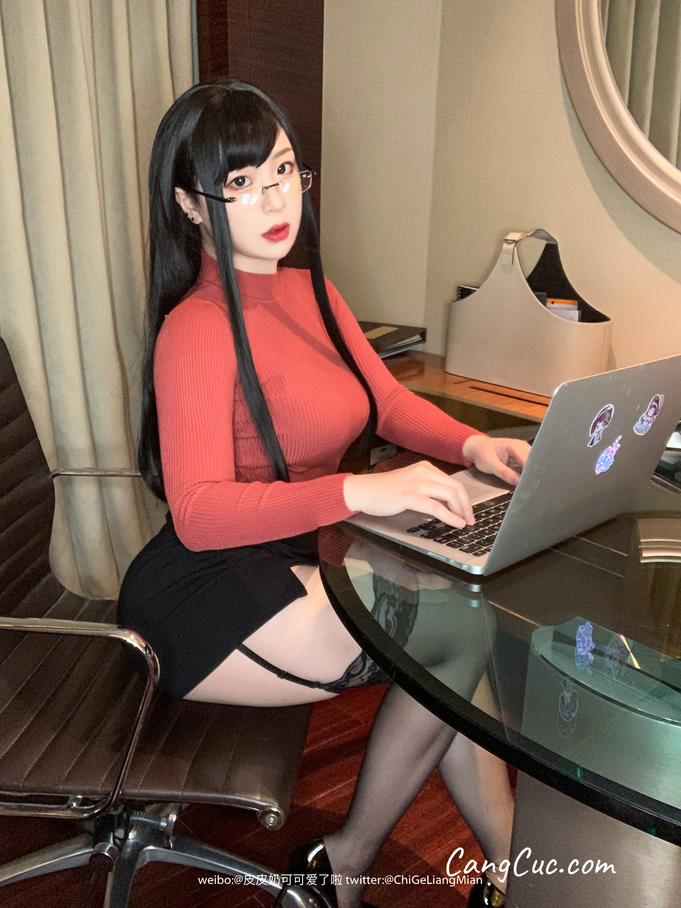 Coser@皮皮奶可可爱了啦: 红色OL