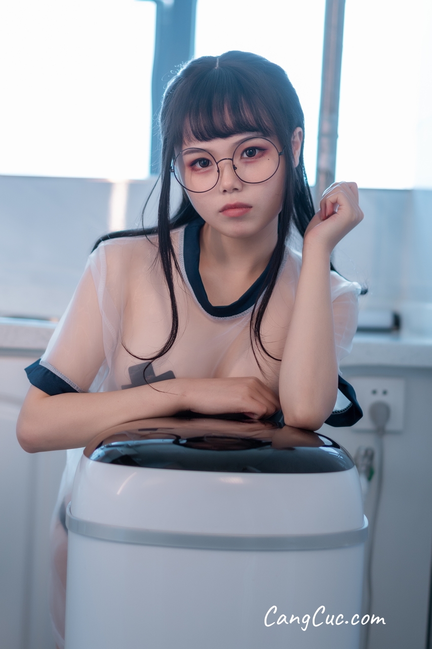 Coser@七月喵子 (qiyuemiaozi) No.009: 喝酸奶的眼镜娘