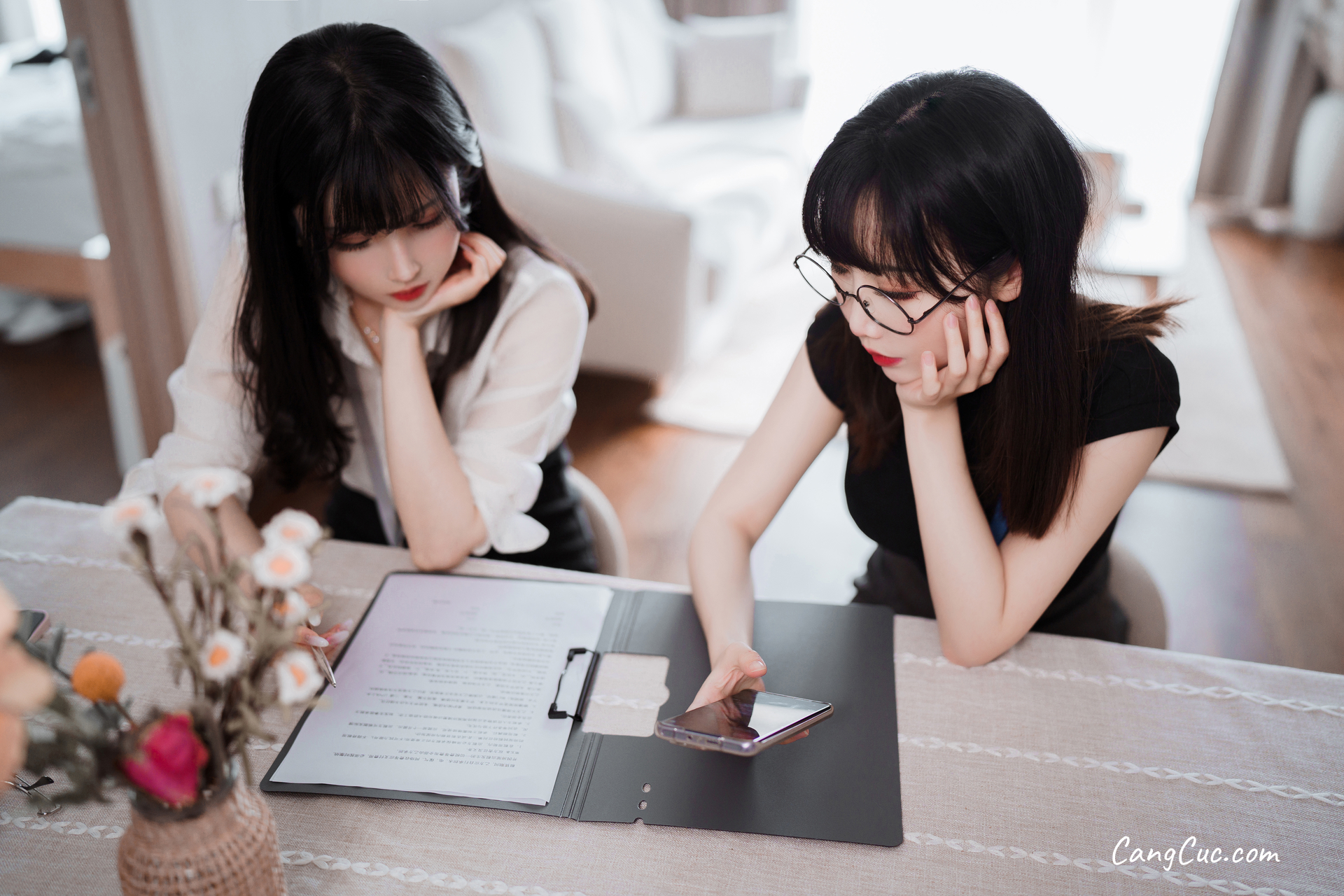 Coser@rioko凉凉子 Vol.093: 黑丝ol制服双人