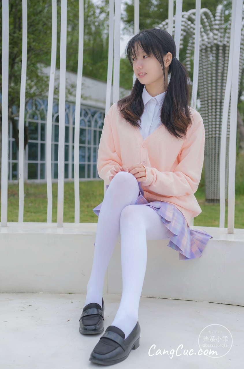 Coser@稚乖画册 Vol.002: 颓废01 短裙白丝