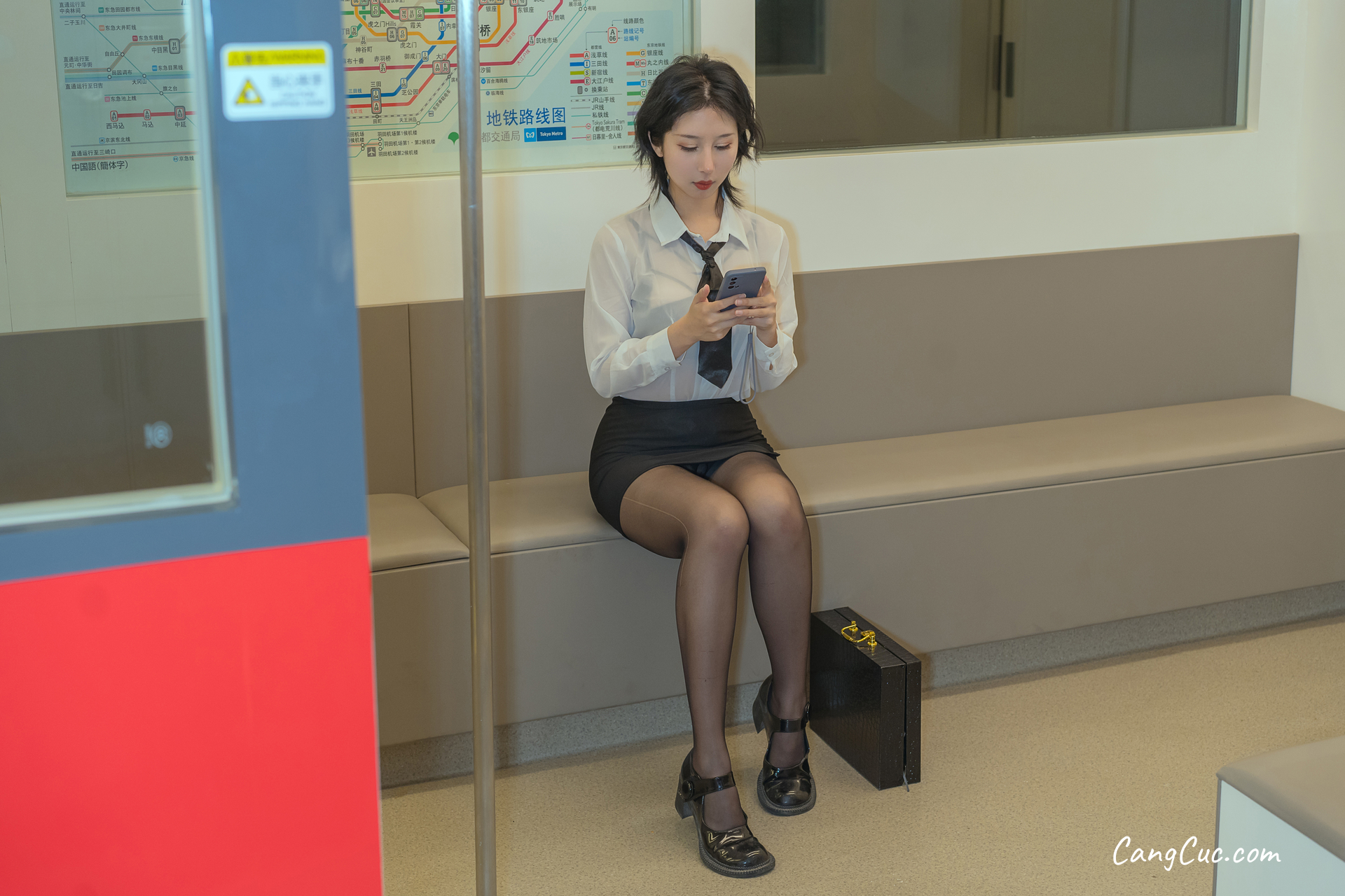 Coser@Xia Xiao Qiu Qiu Qiu (夏小秋秋秋) No.077: 奶桃 电车
