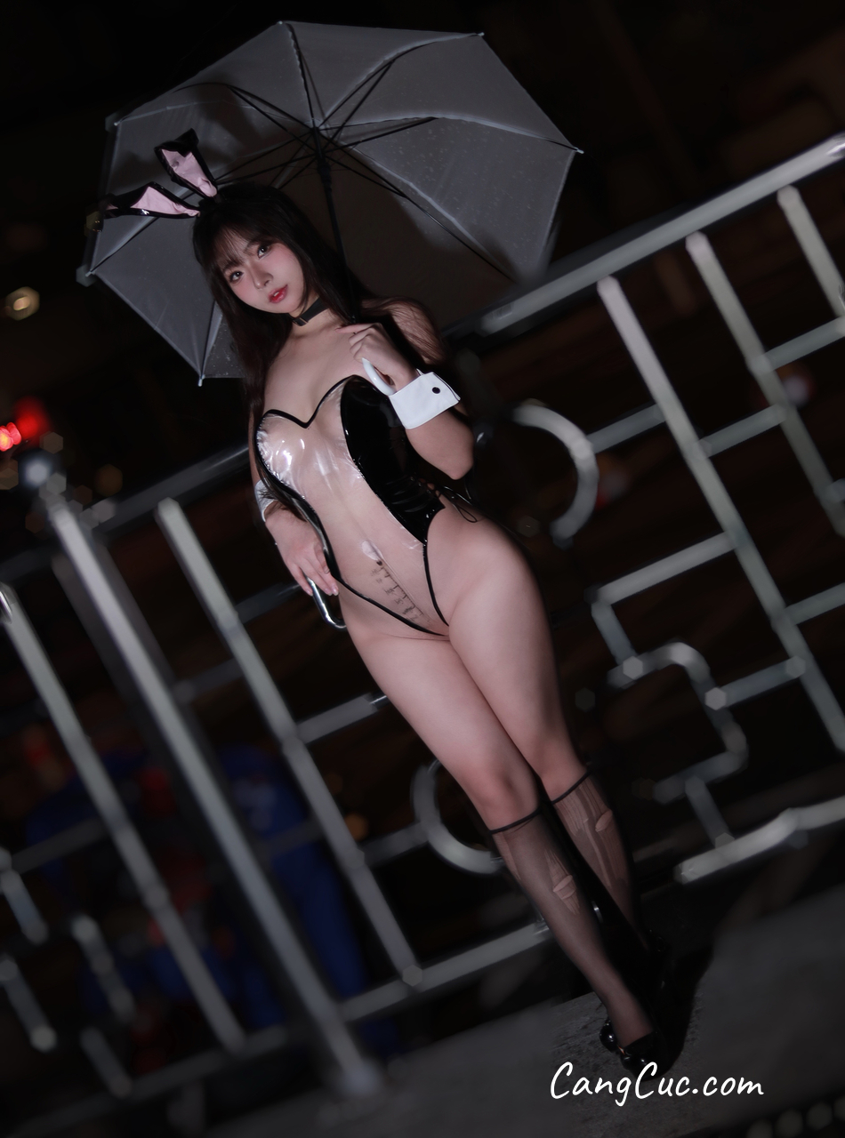 Coser@yuuhui玉汇 No.006: 雨中透明兔女郎
