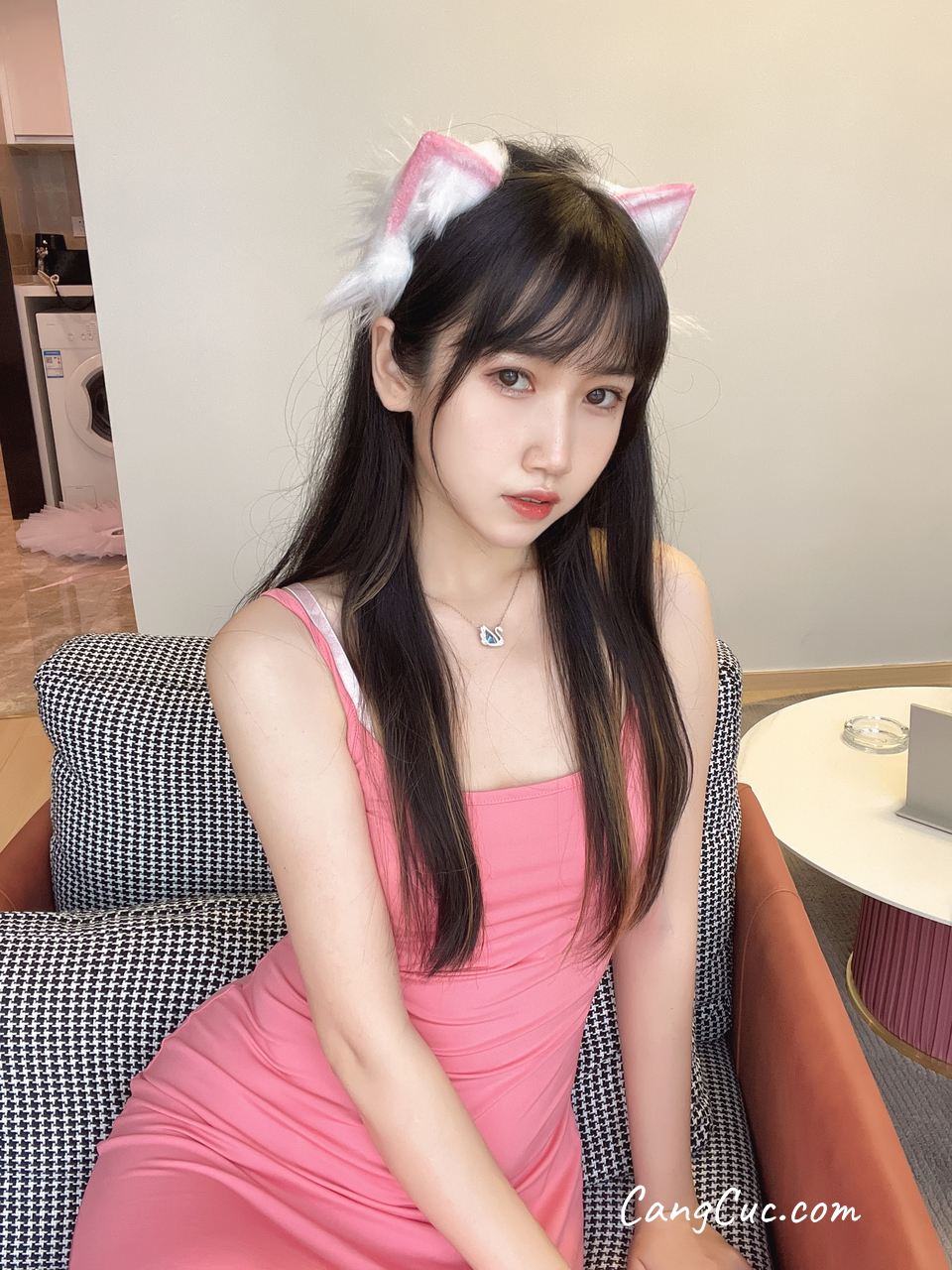 Coser@不呆猫 – 浴室粉色激凸人妻