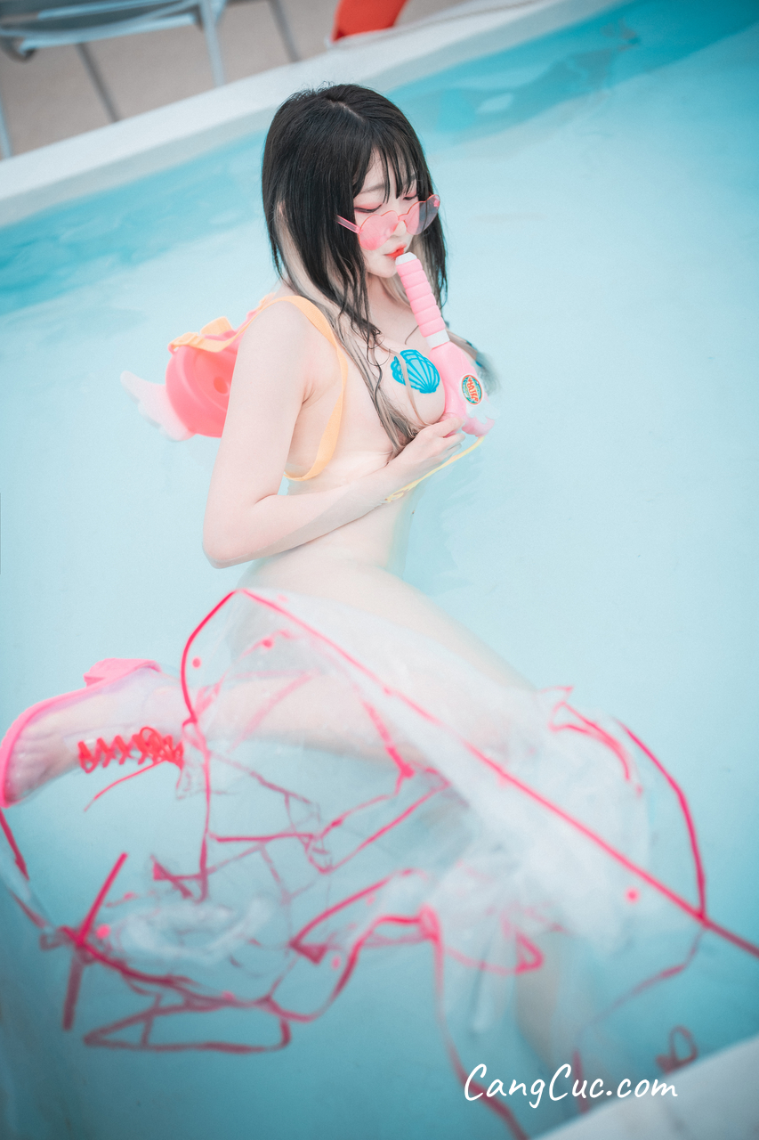 DJAWA Photo – Aram (아람): “Poolside Summer”