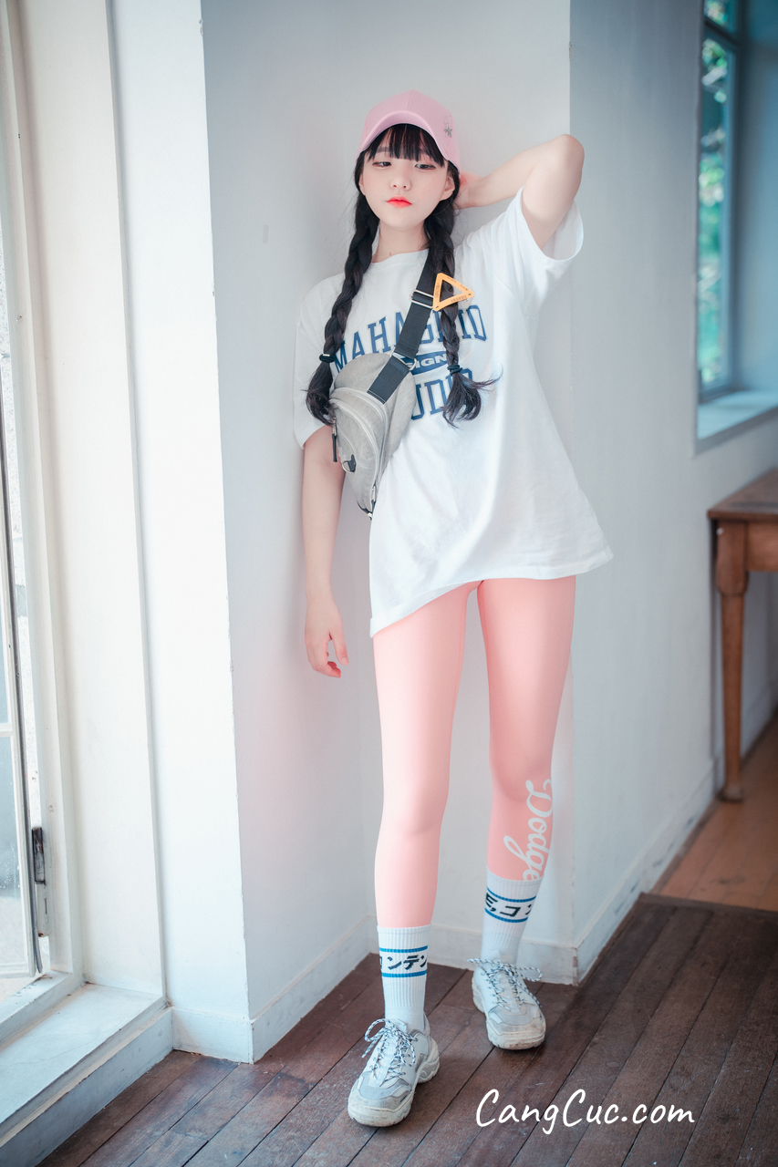 DJAWA Photo – Jeong Jenny (정제니): “Loose and Tight Pink”