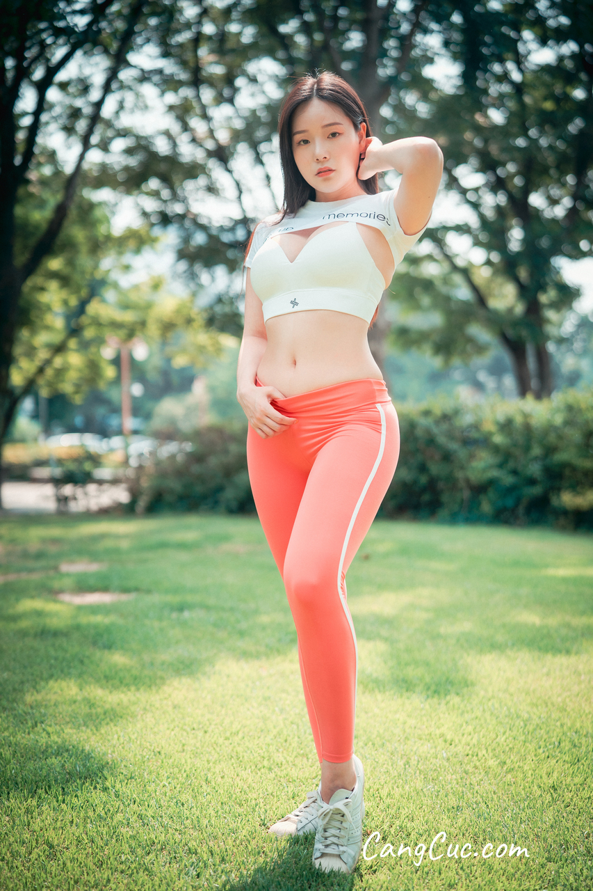 DJAWA Photo – Pia (피아): “Loose and Tight Salmon Pink”