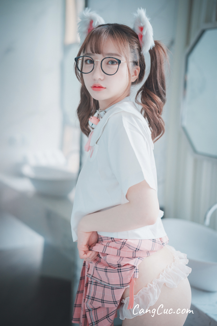 DJAWA Photo – Son Ye-Eun (손예은): “Cute Pink”