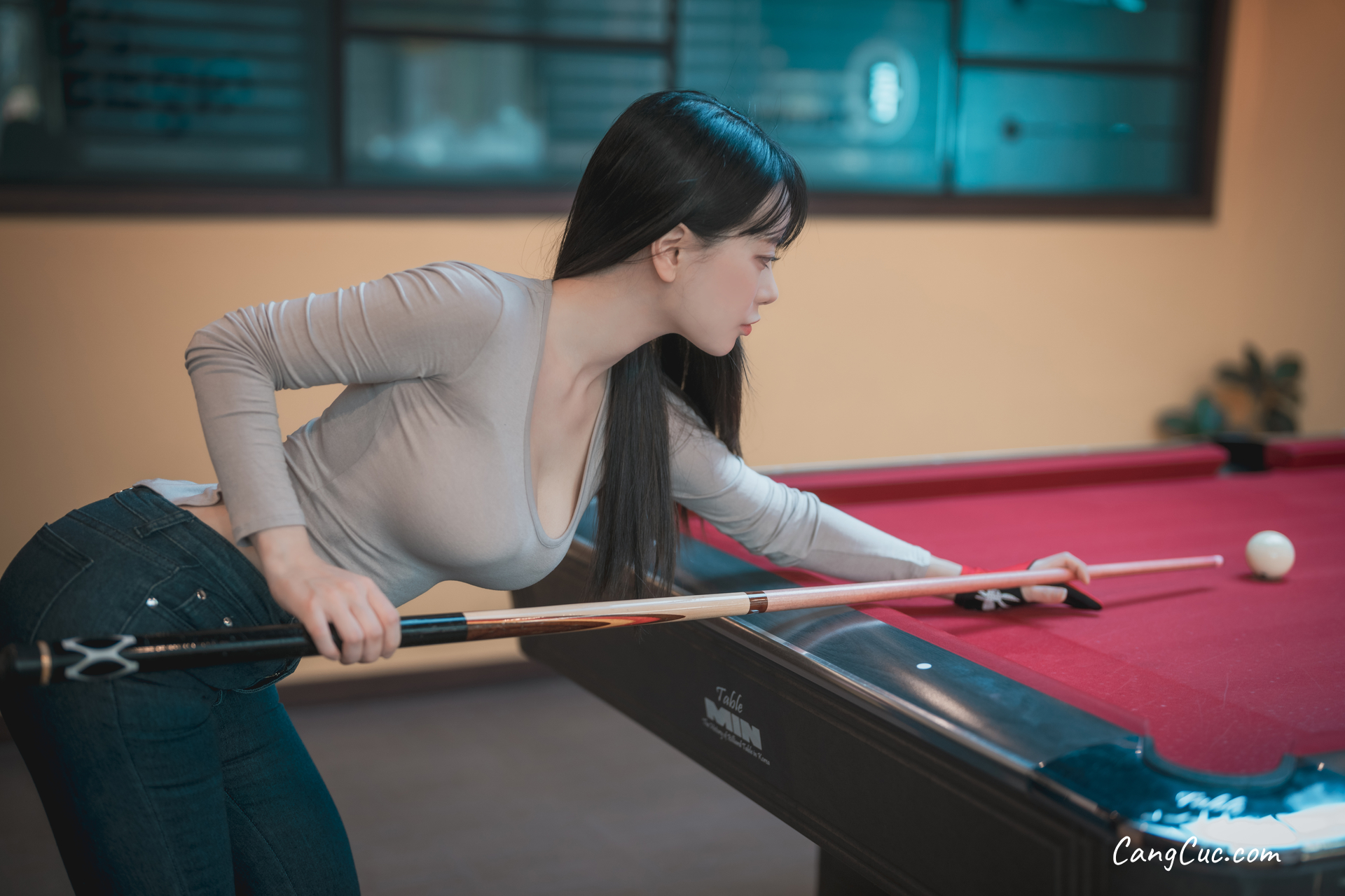 DJAWA Photo – ZziZzi: “Billiards Girl – Jeans”