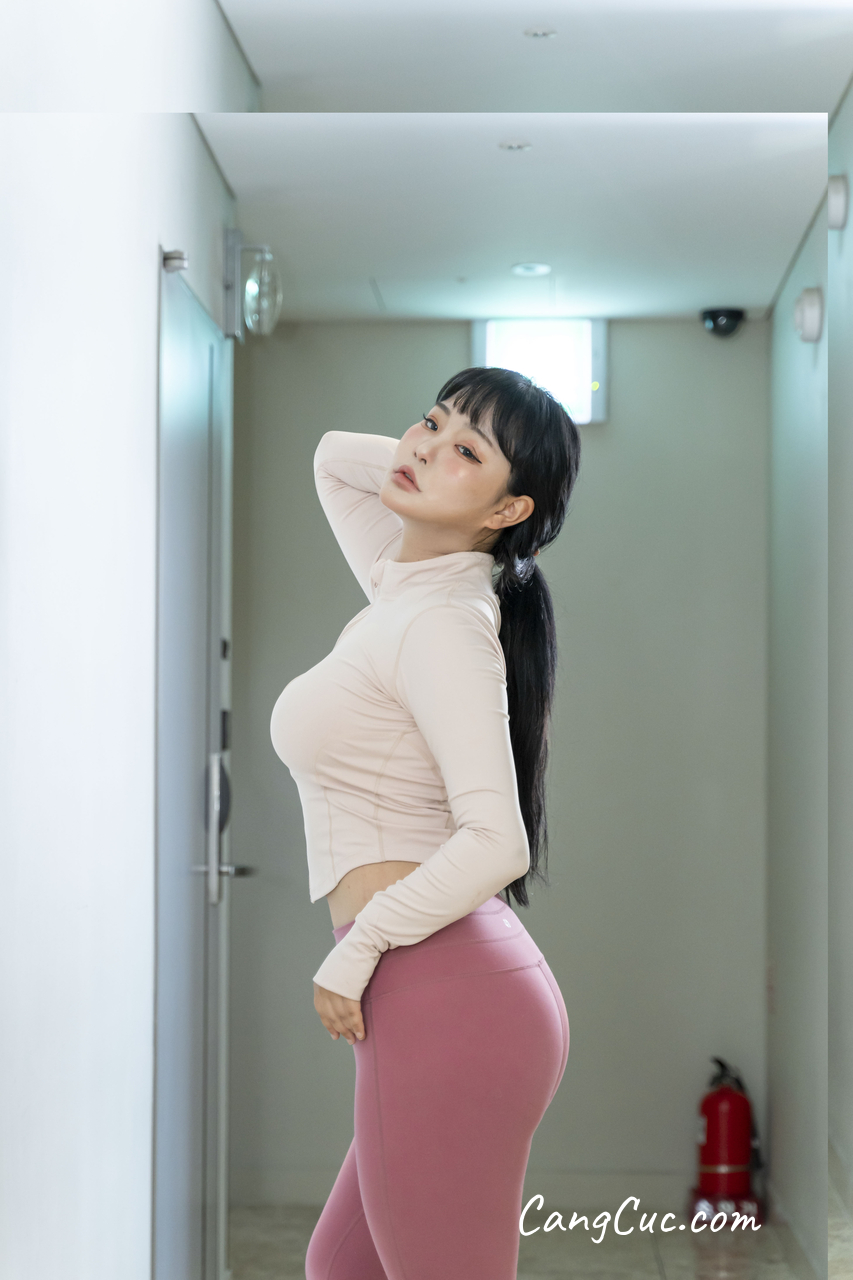 Jeon Bo-Yeon (전보연) – Nude Leggings