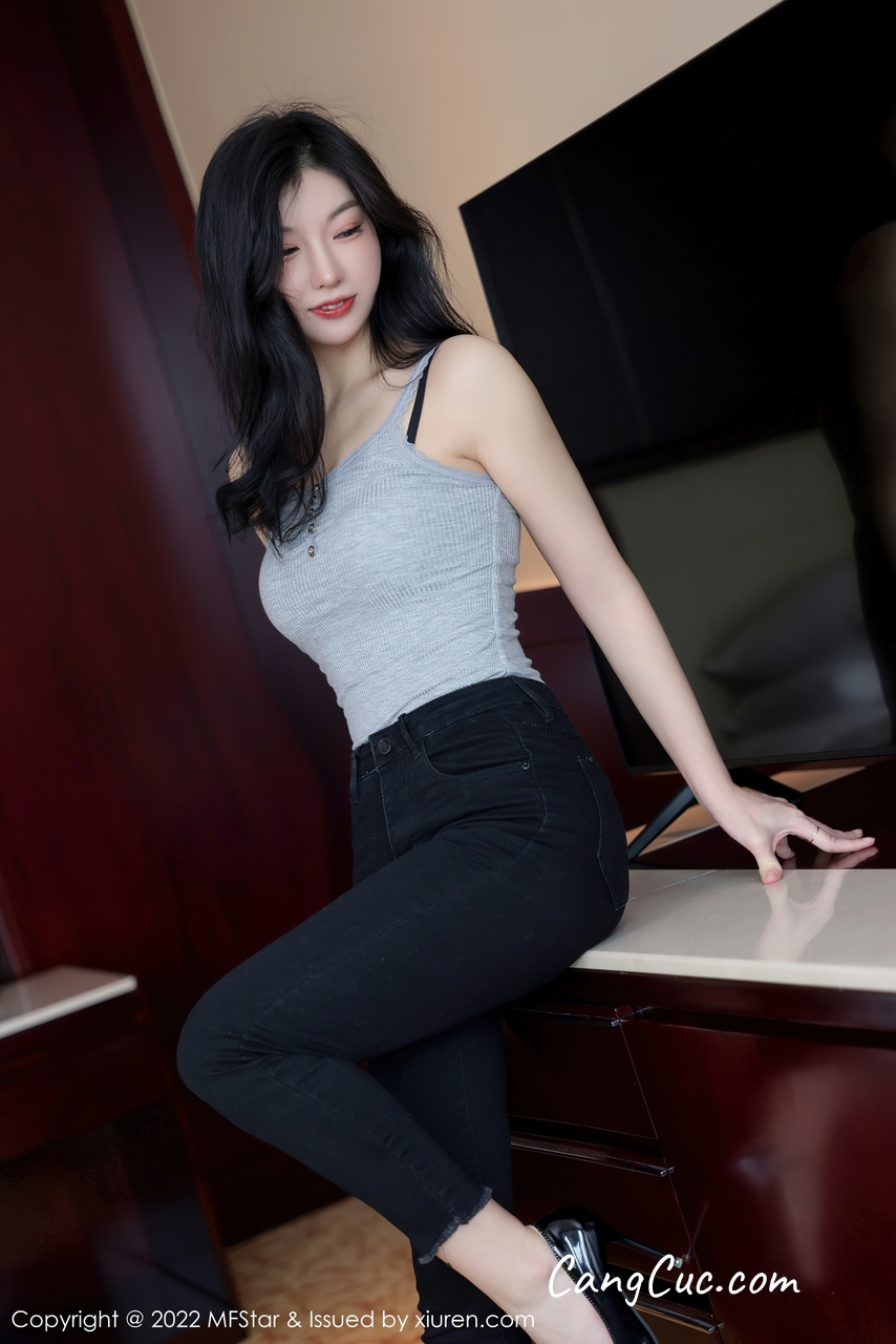 MFStar Vol.557: 人间荒糖