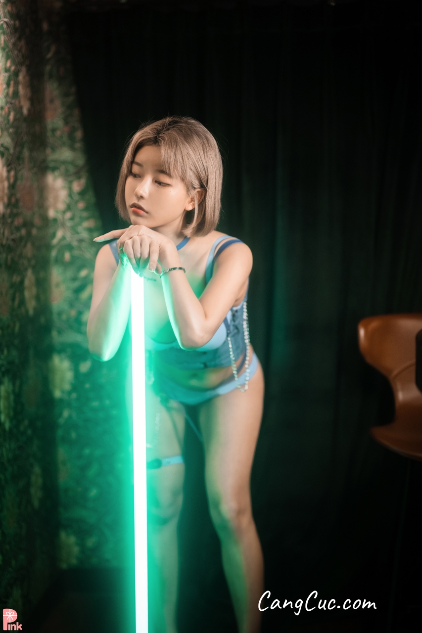 [PINK] U.Hwa (은유화): Secret Present No.02
