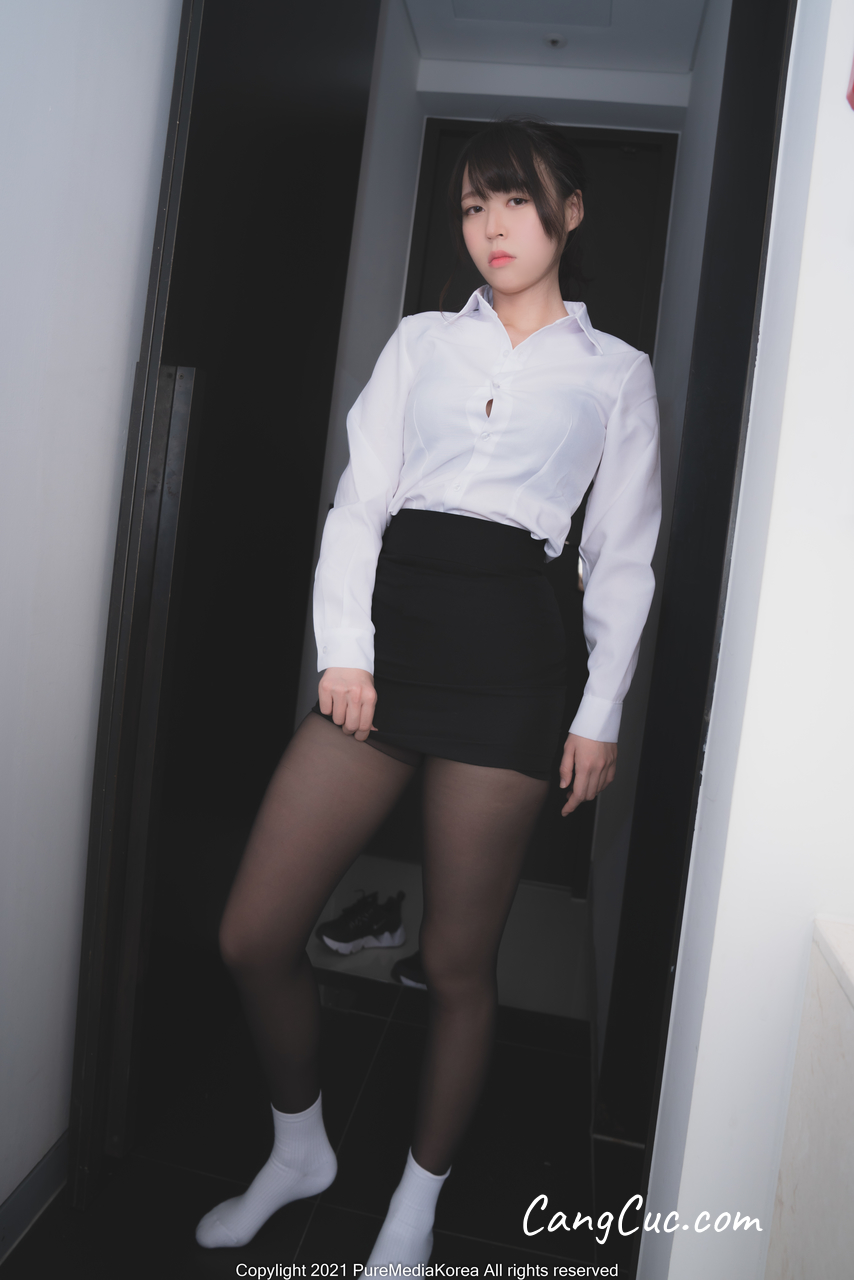Pure Media Vol.69: Mozzi (모찌)