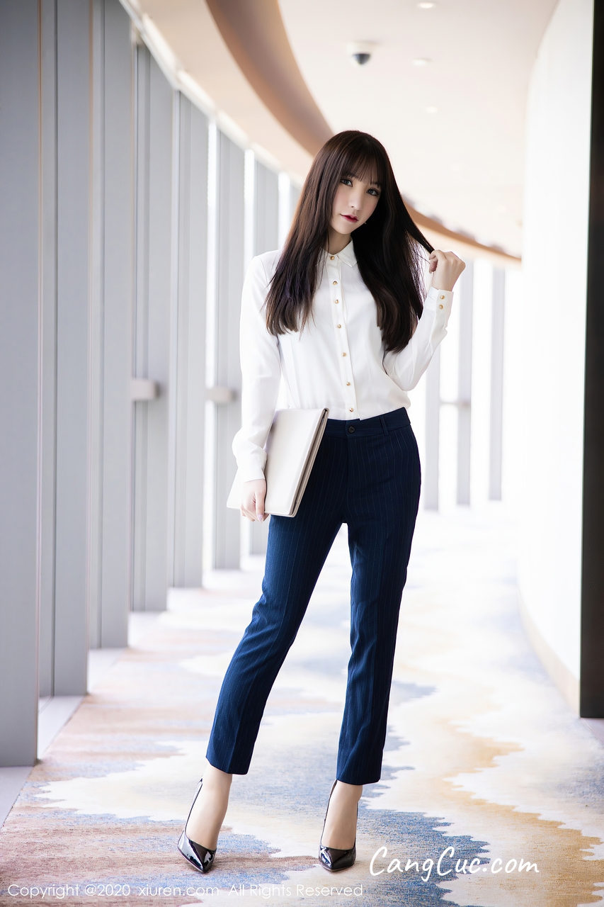 XIUREN No.2356: Zhou Yuxi (周于希Sandy)