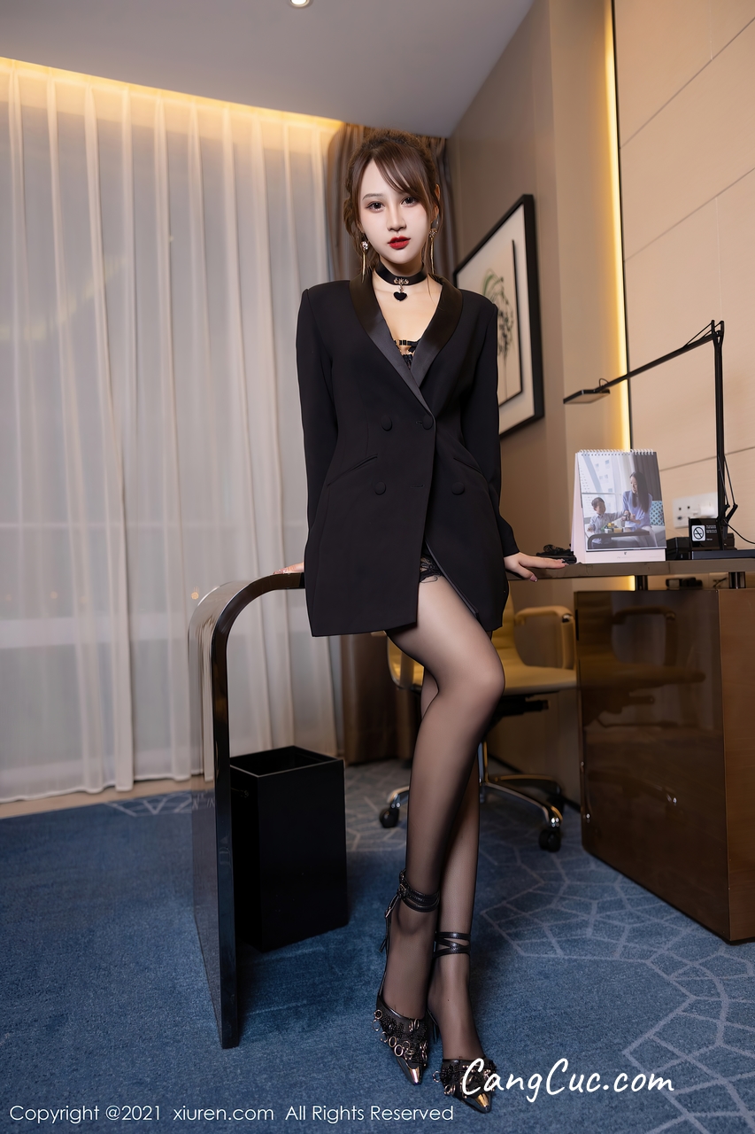 XIUREN No.4017: Zhang Xin Xin (张欣欣)