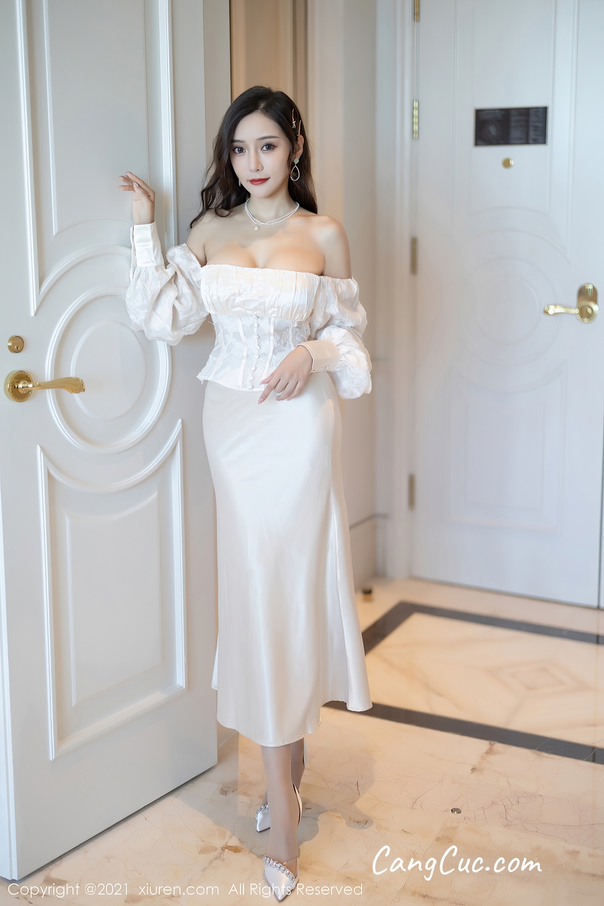 XIUREN No.4136: Yanni (王馨瑶)