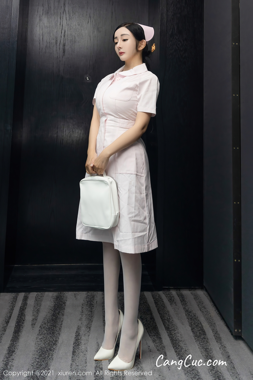 XIUREN No.4209: Wang Yu Chun (王雨纯) & Yun Er (允爾)